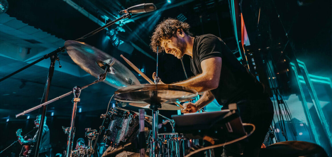 orlando-playing-drums-revoestereo